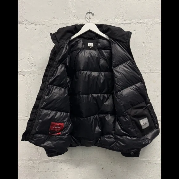 C.P. COMPANY BLACK NYLON PUFFER JACKET - Picture 7 of 15